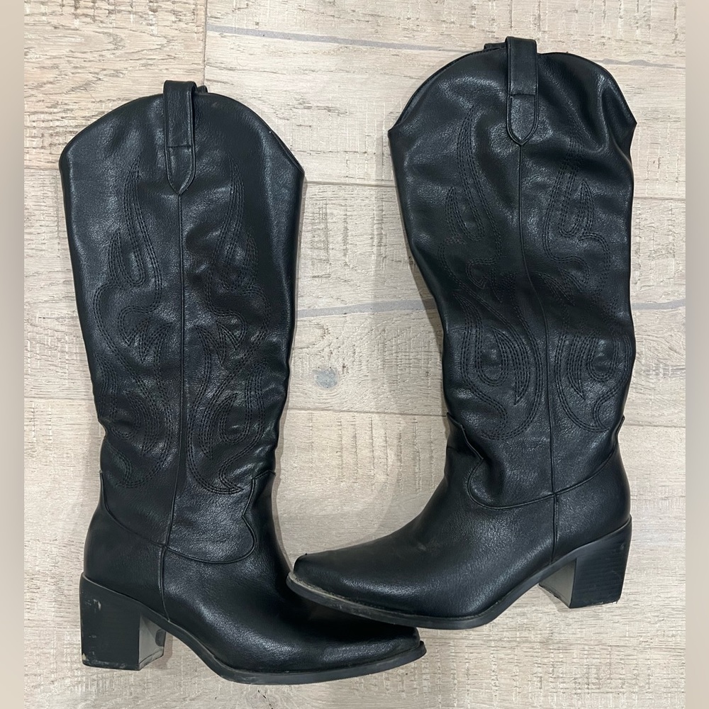 Cow girl boots - size 8